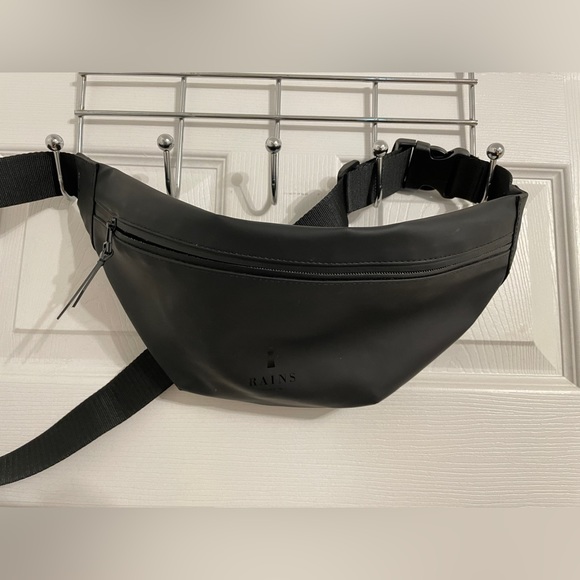 RAINS FANNY PACK - Picture 4 of 6